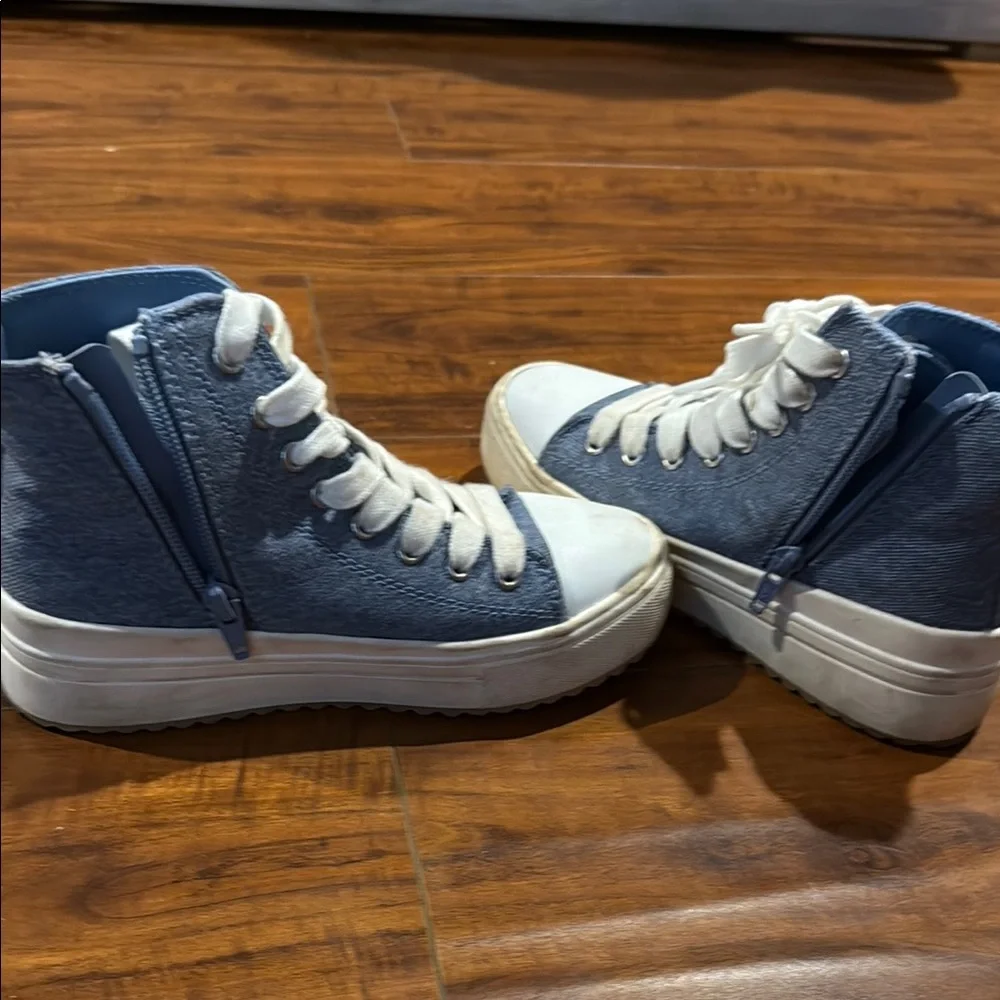 Blue High-Top Sneakers with White Floral Design - Picture 3 of 6